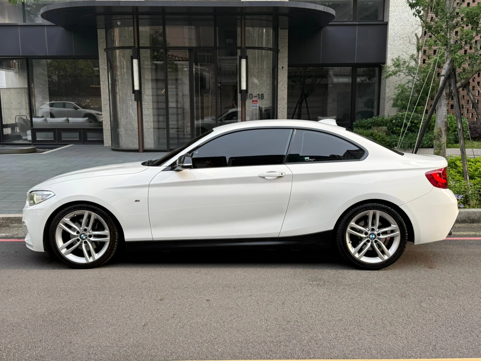 BMW 220i