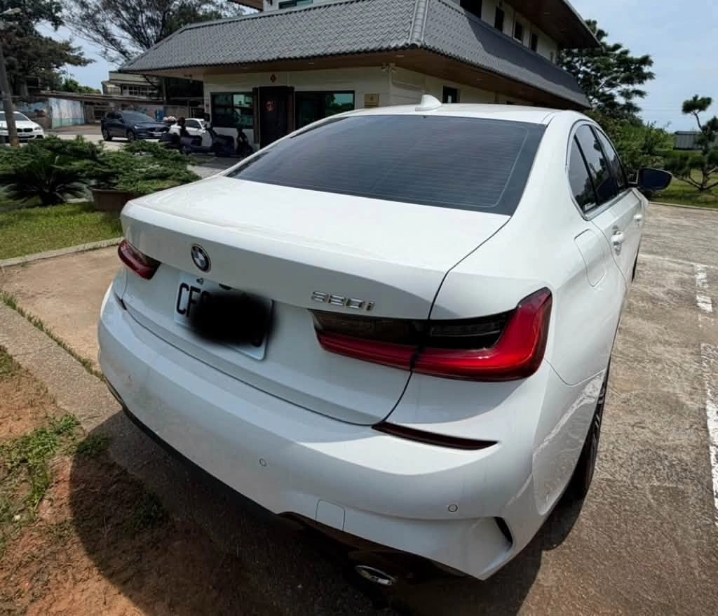 BMW 320i