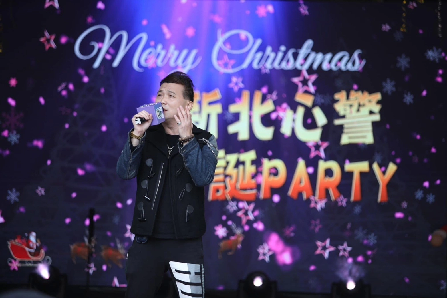 北海阿宏 舞台歌唱表演照片，台語國語演唱與互動點歌