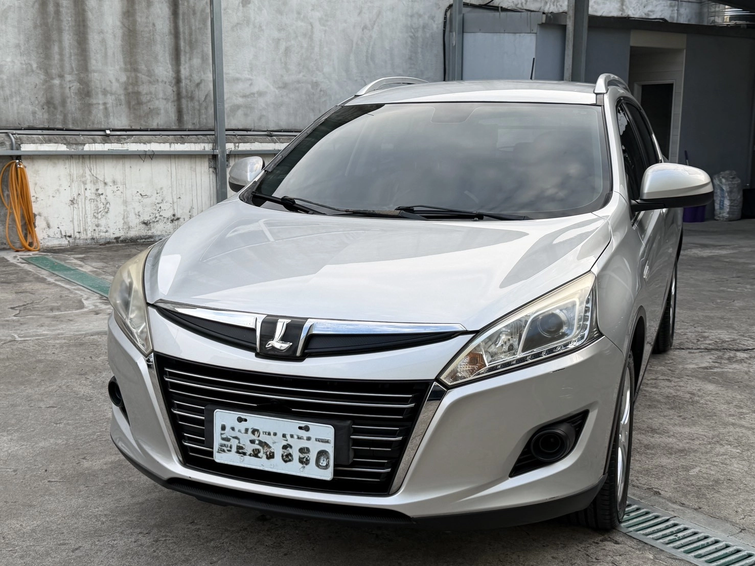 LUXGEN U6