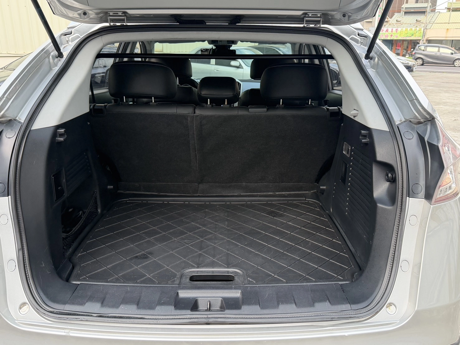 LUXGEN U6