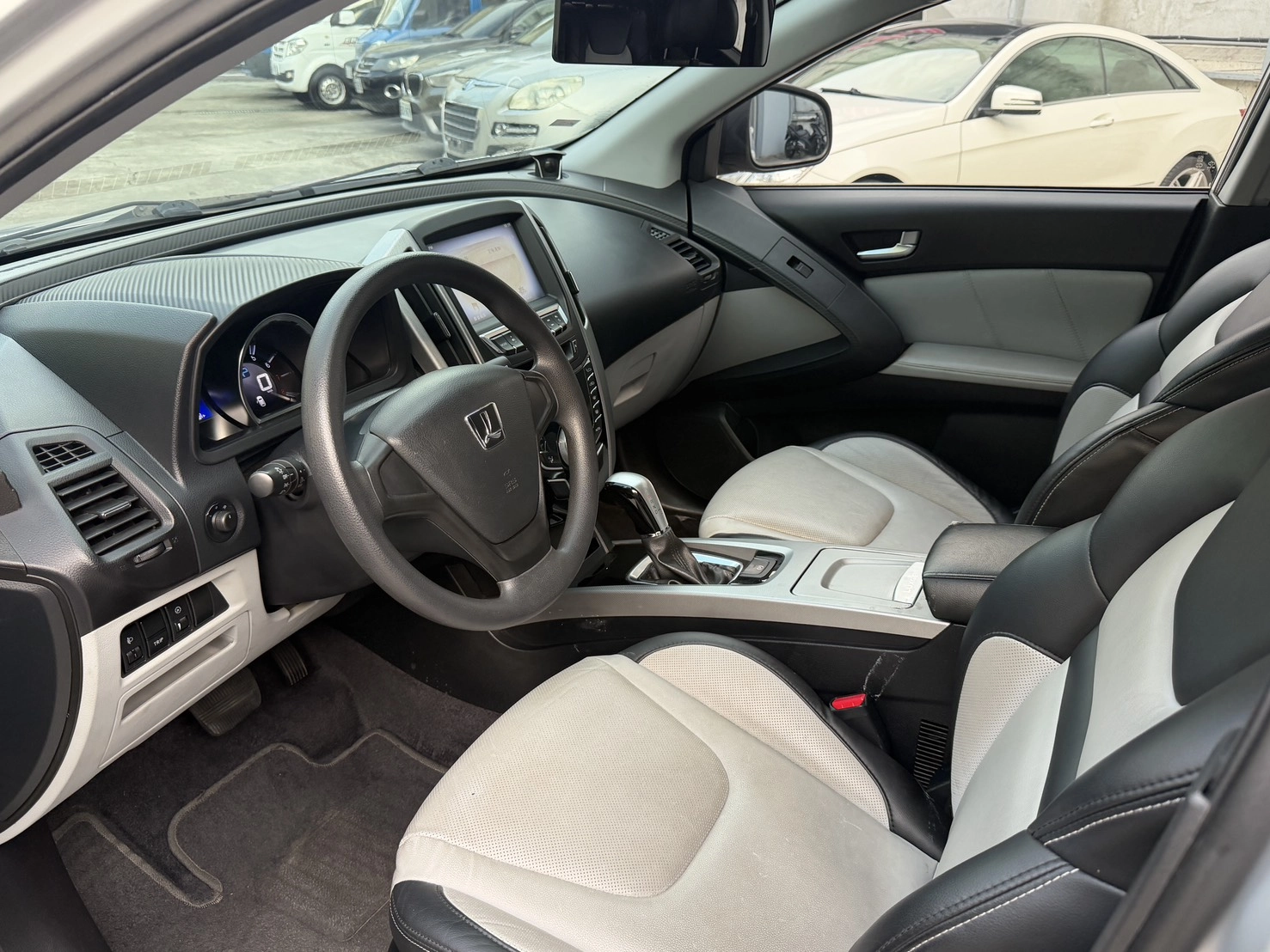 LUXGEN U6