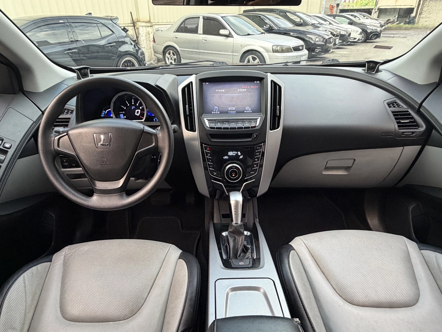 LUXGEN U6