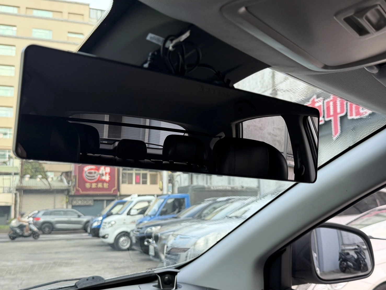 LUXGEN U6