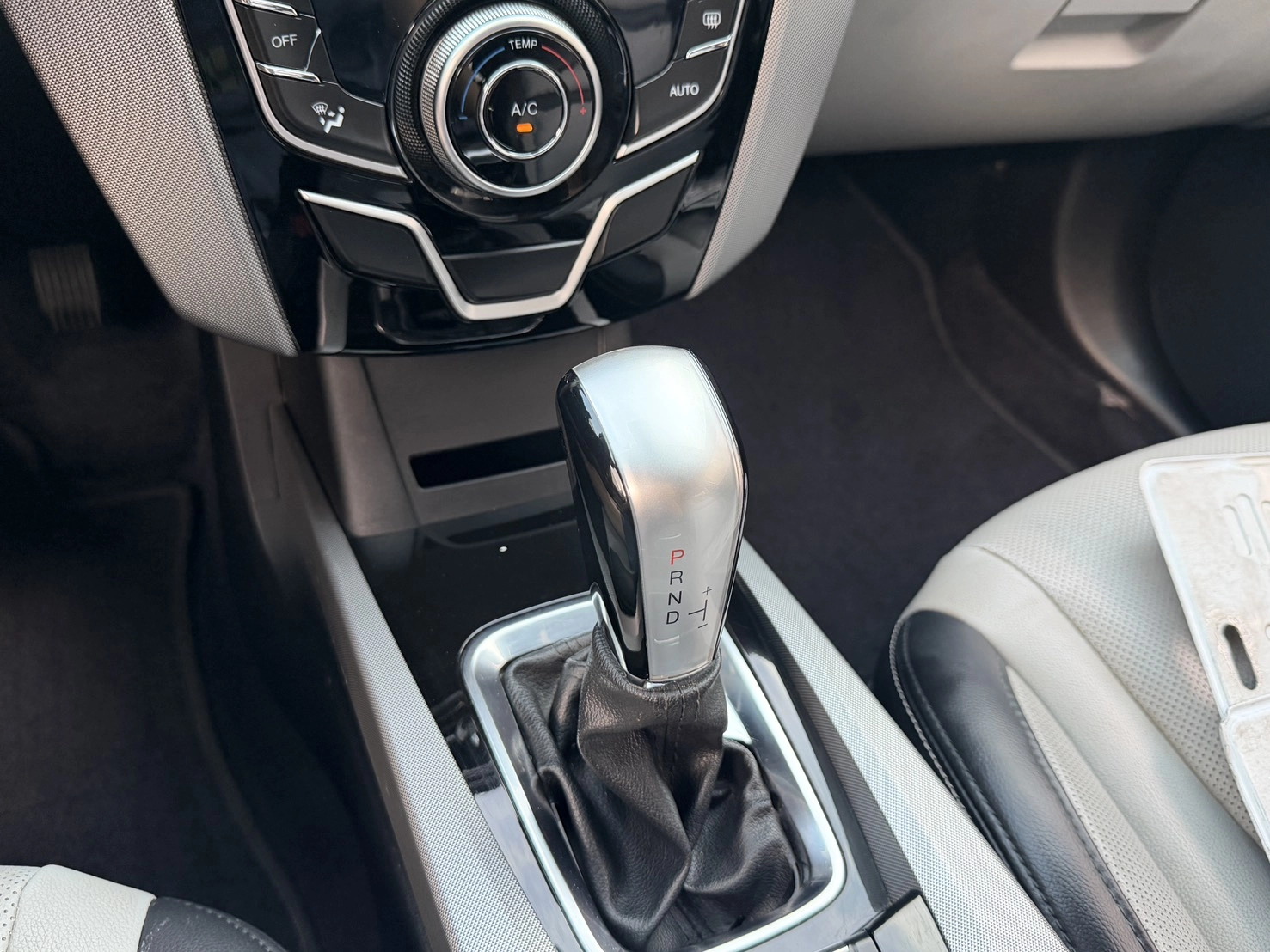 LUXGEN U6
