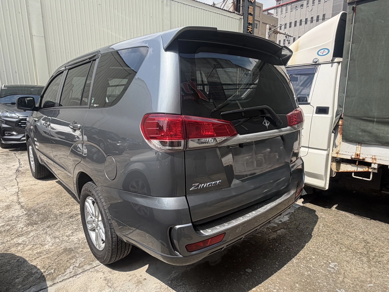 Mitsubishi Zinger