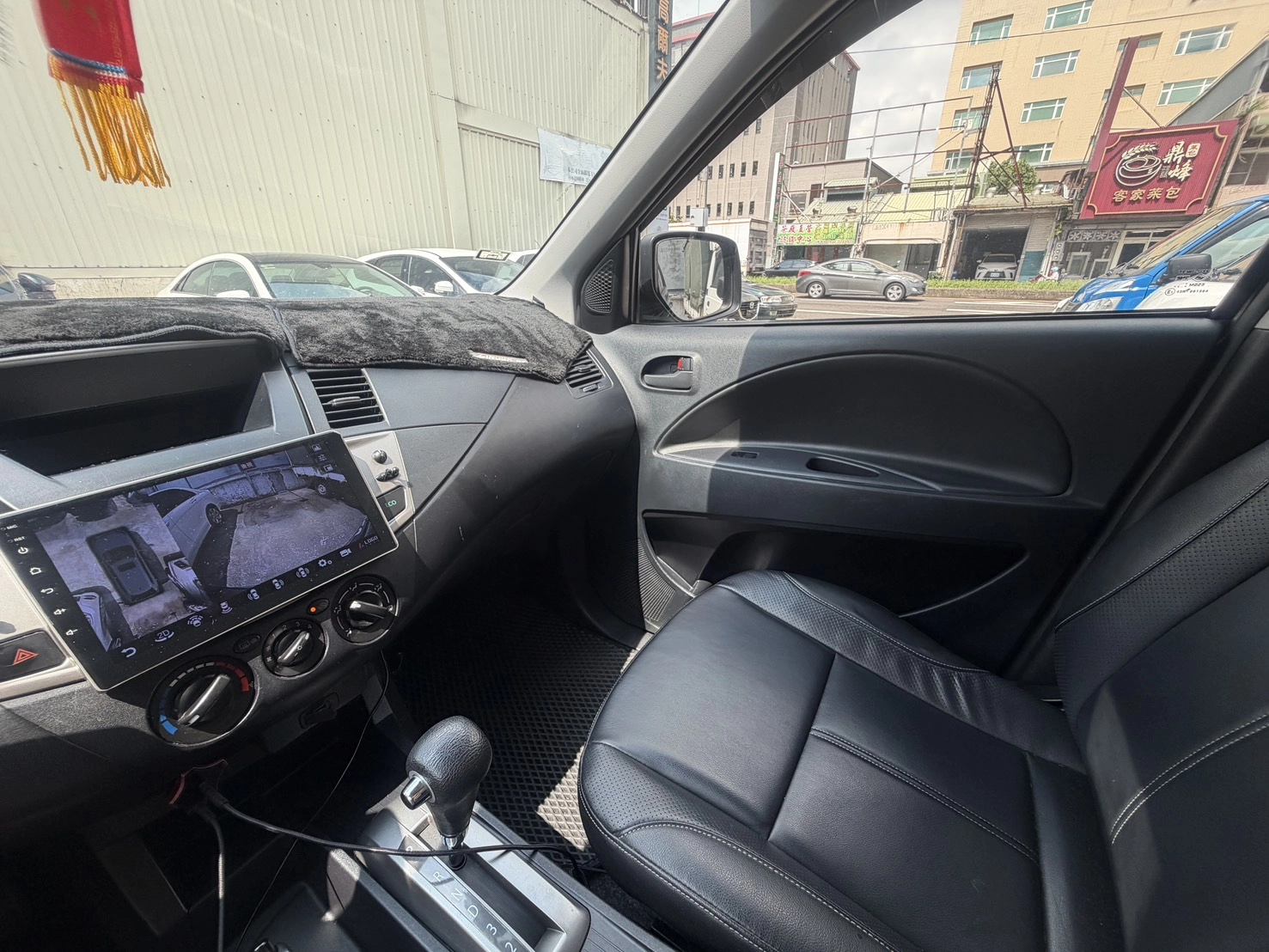 Mitsubishi Zinger