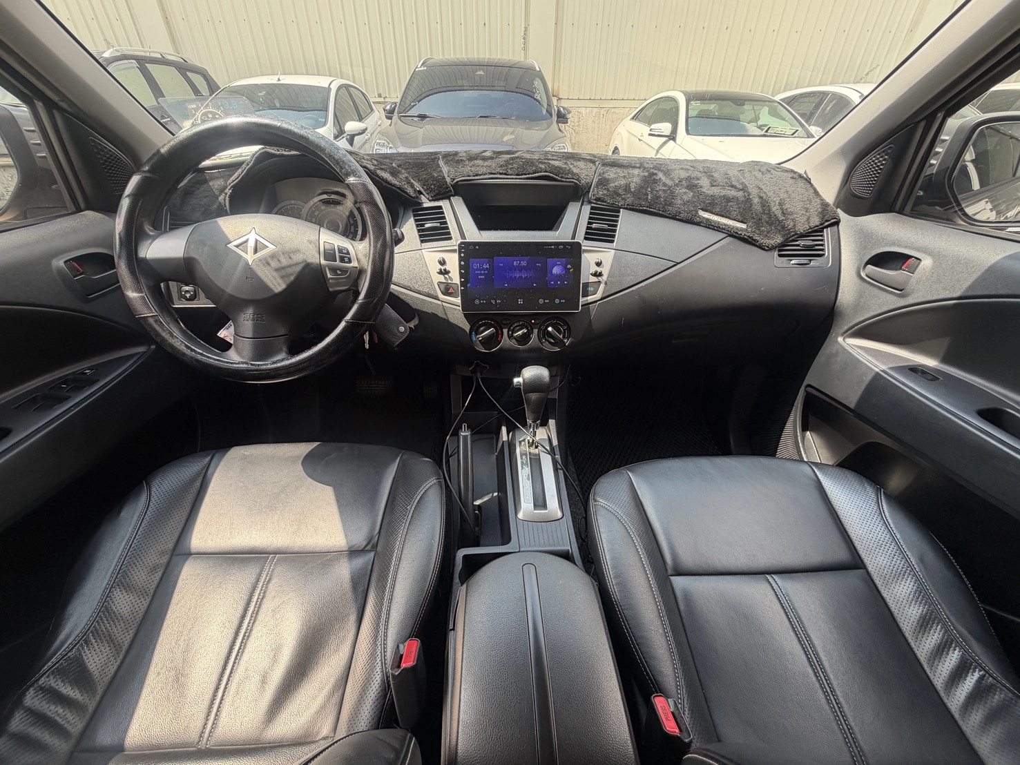Mitsubishi Zinger