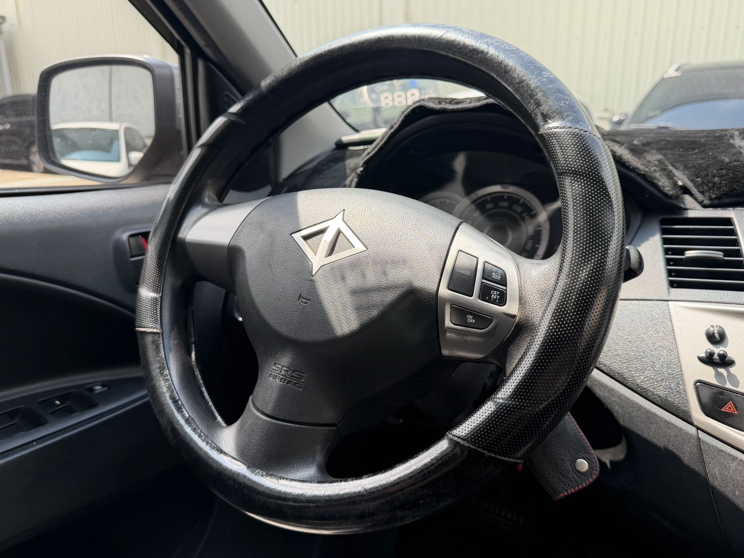 Mitsubishi Zinger