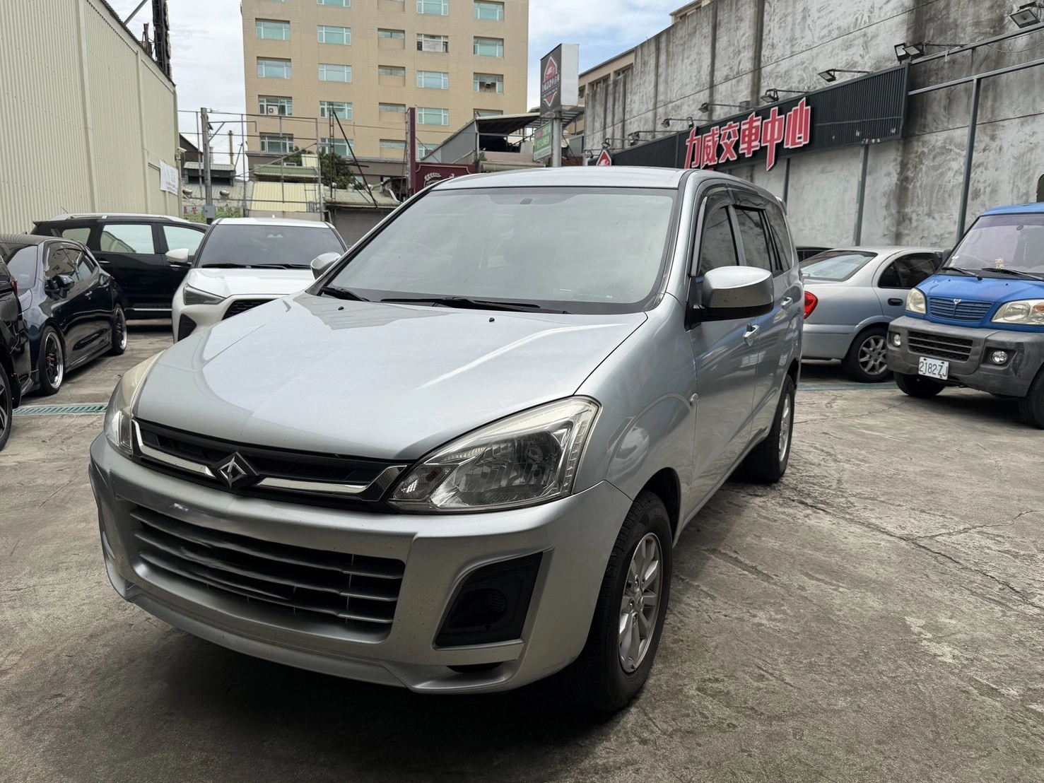 Mitsubishi Zinger