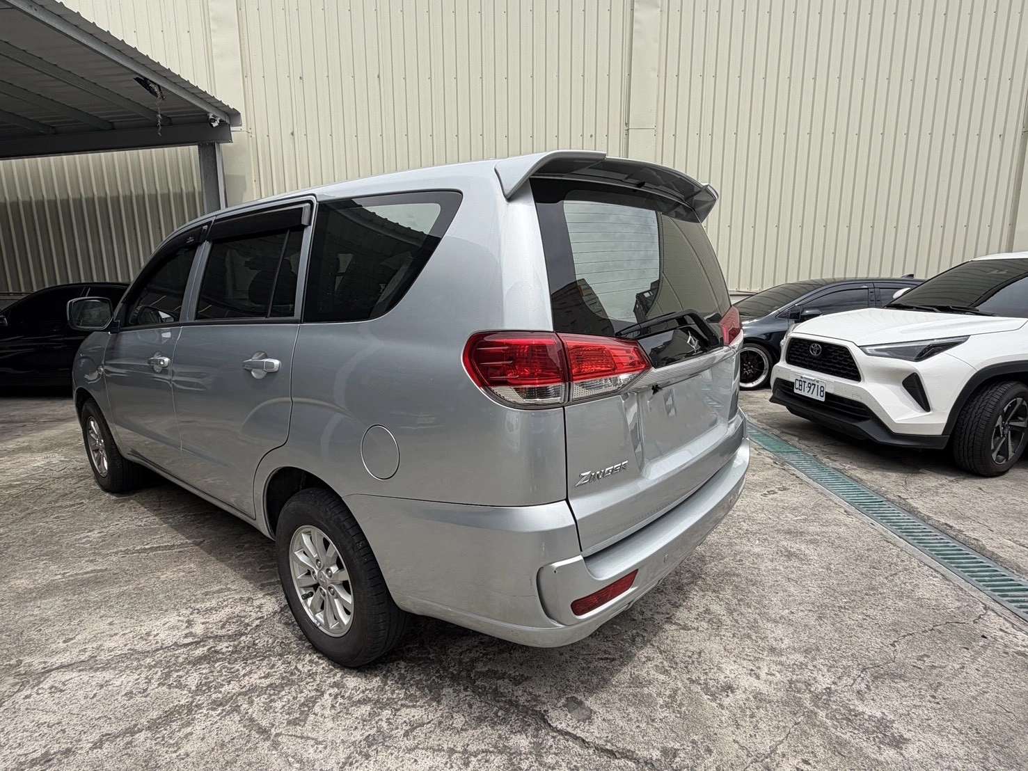 Mitsubishi Zinger