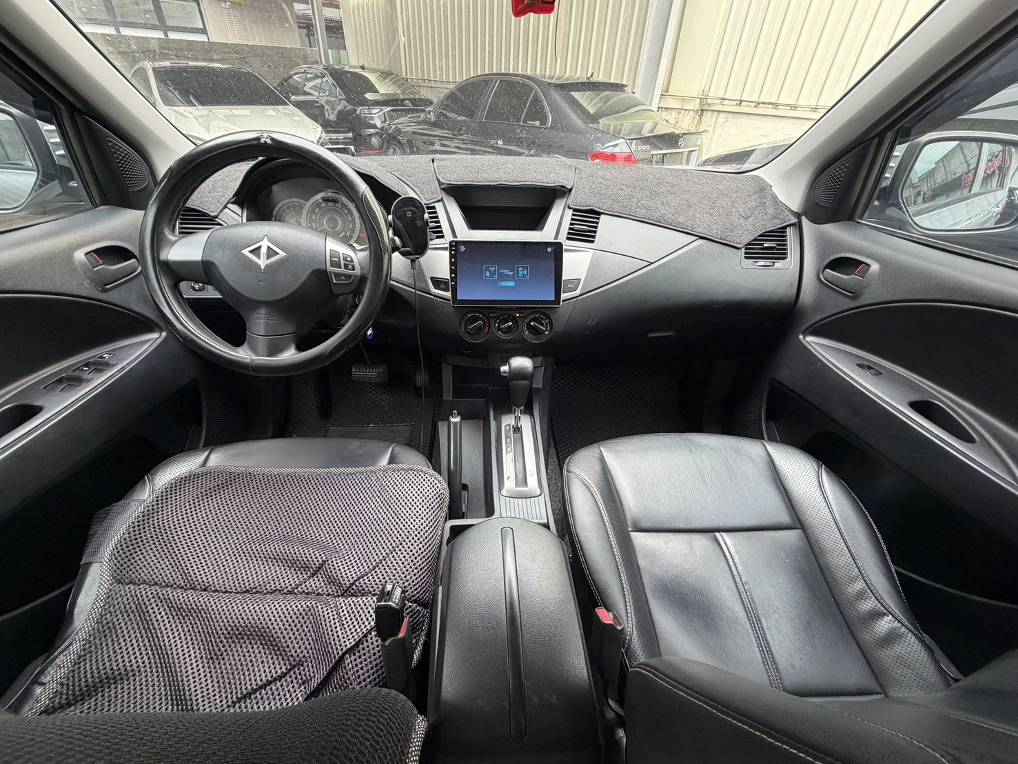 Mitsubishi Zinger
