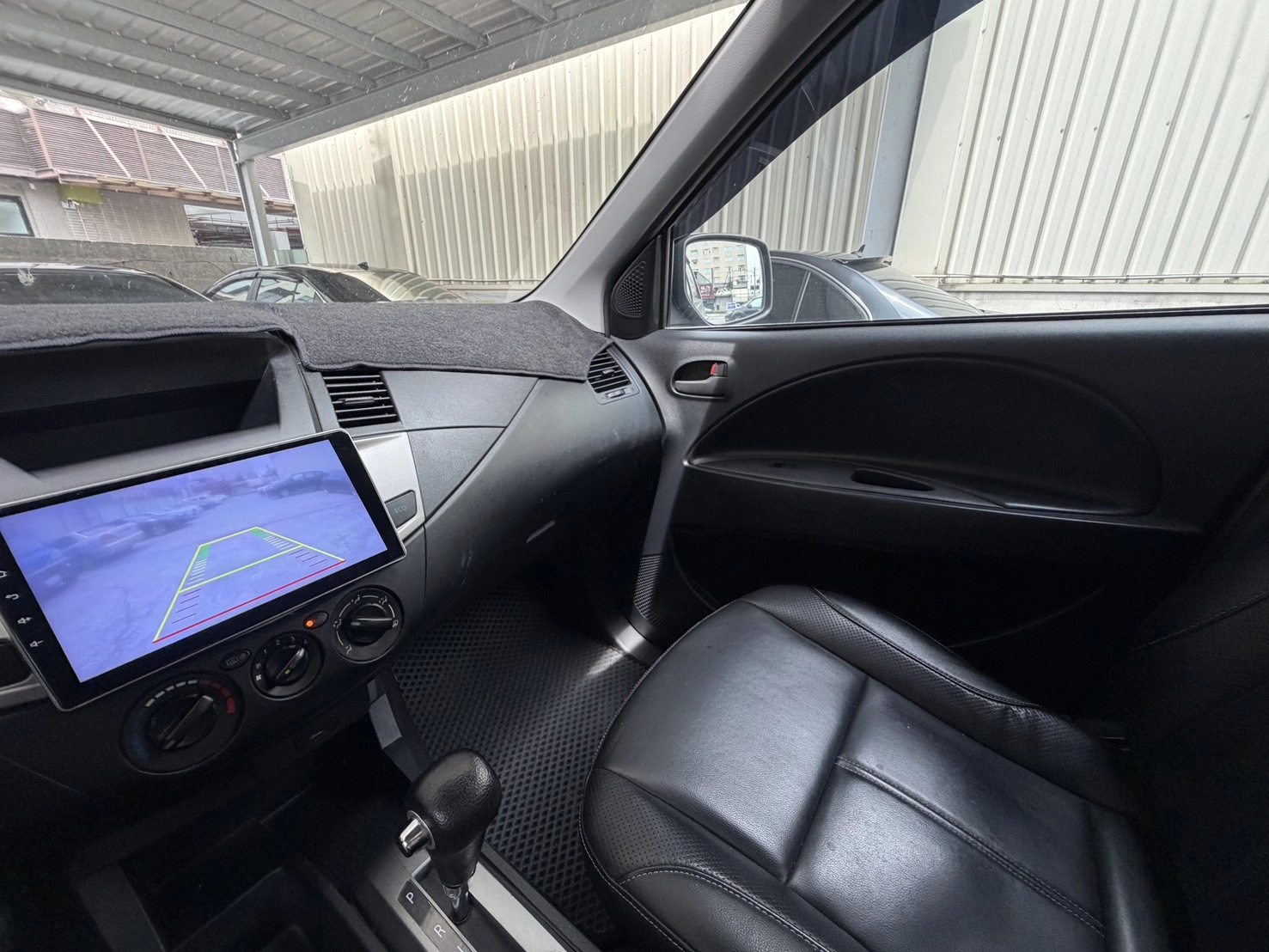 Mitsubishi Zinger