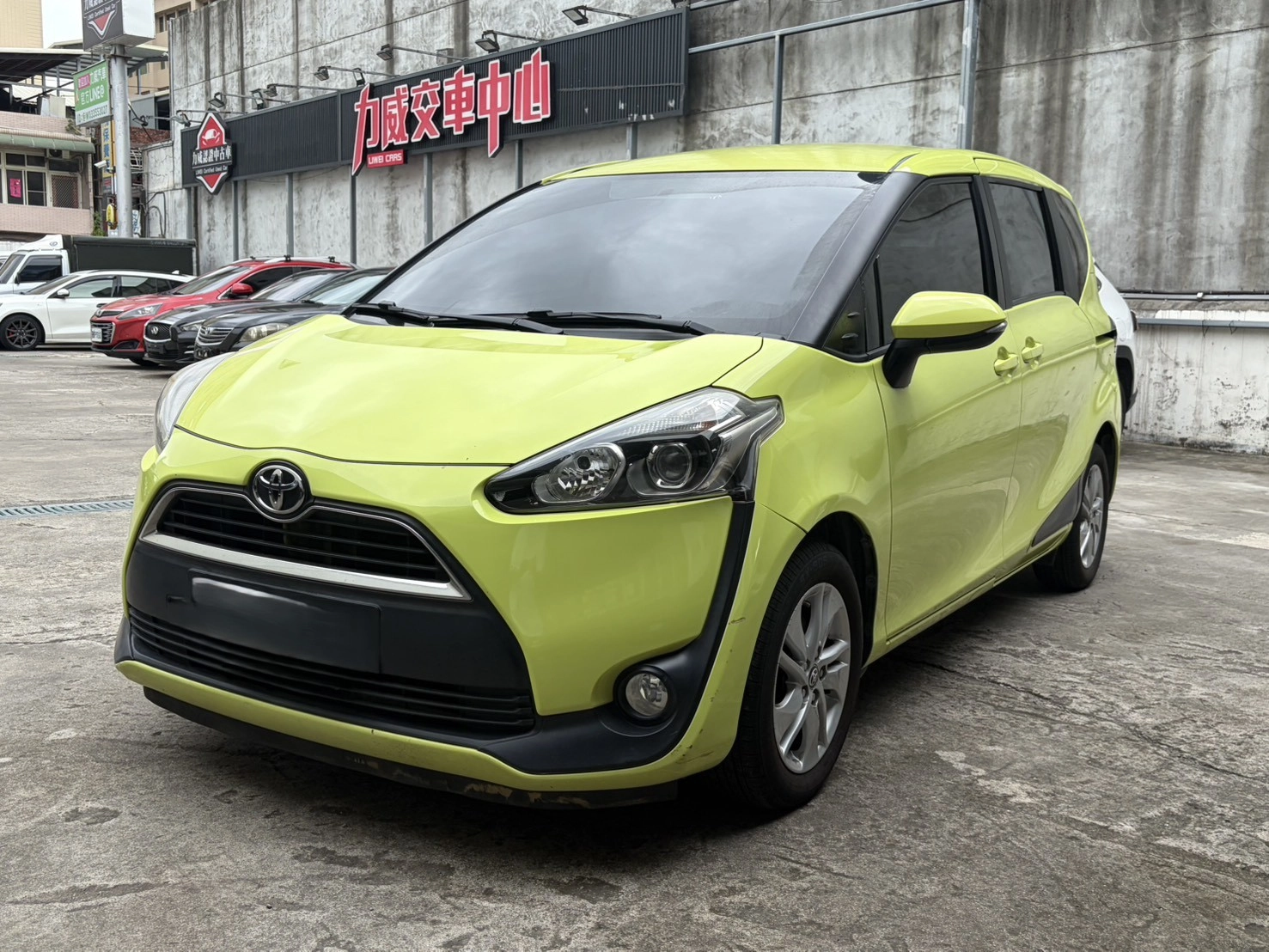 Toyota Sienta