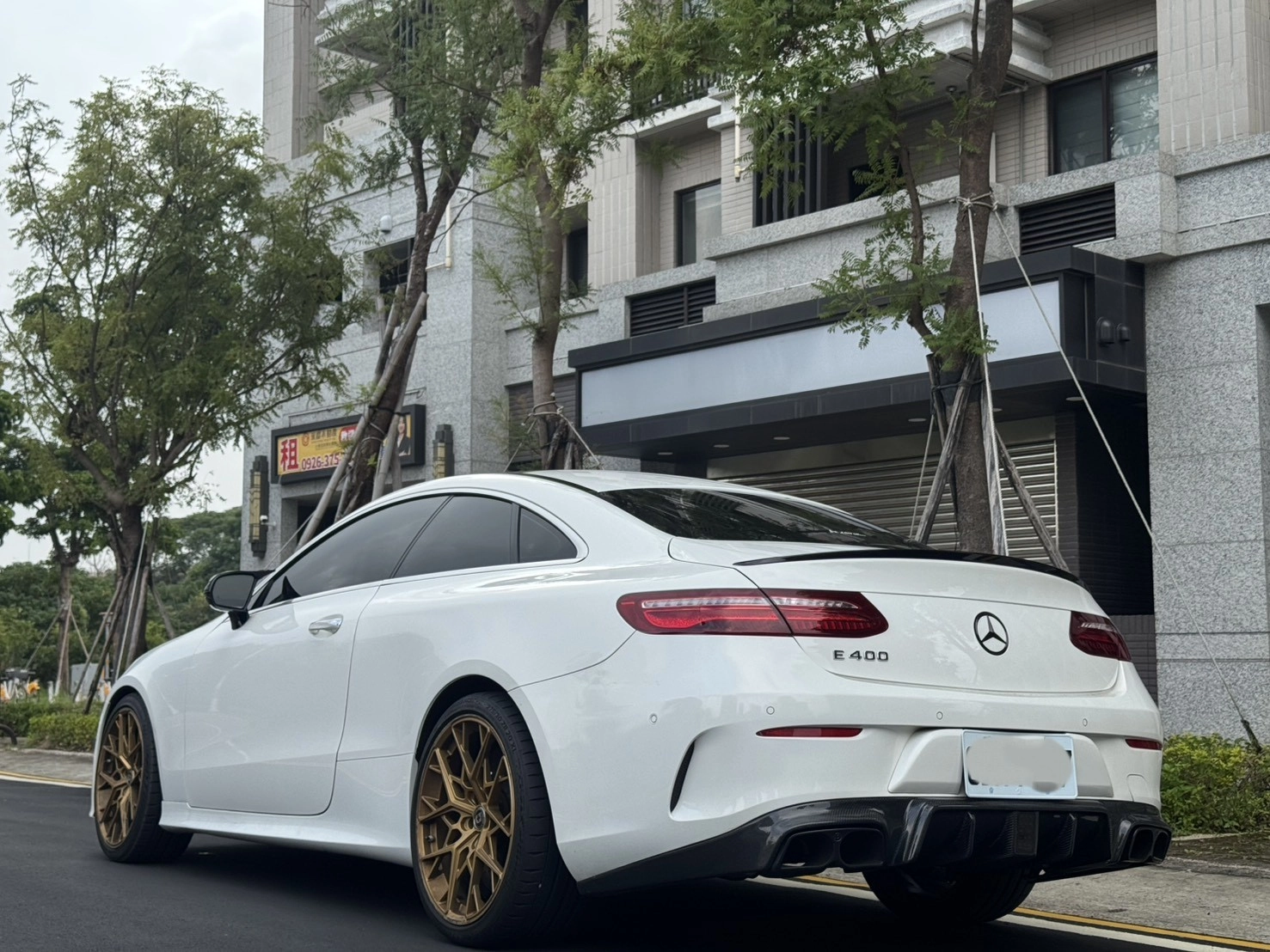 Mercedes-Benz E400