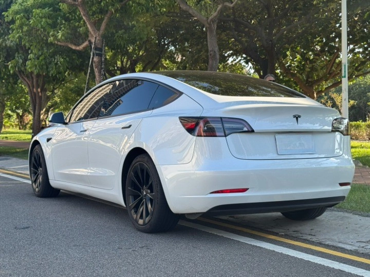 Tesla Medol 3 LR