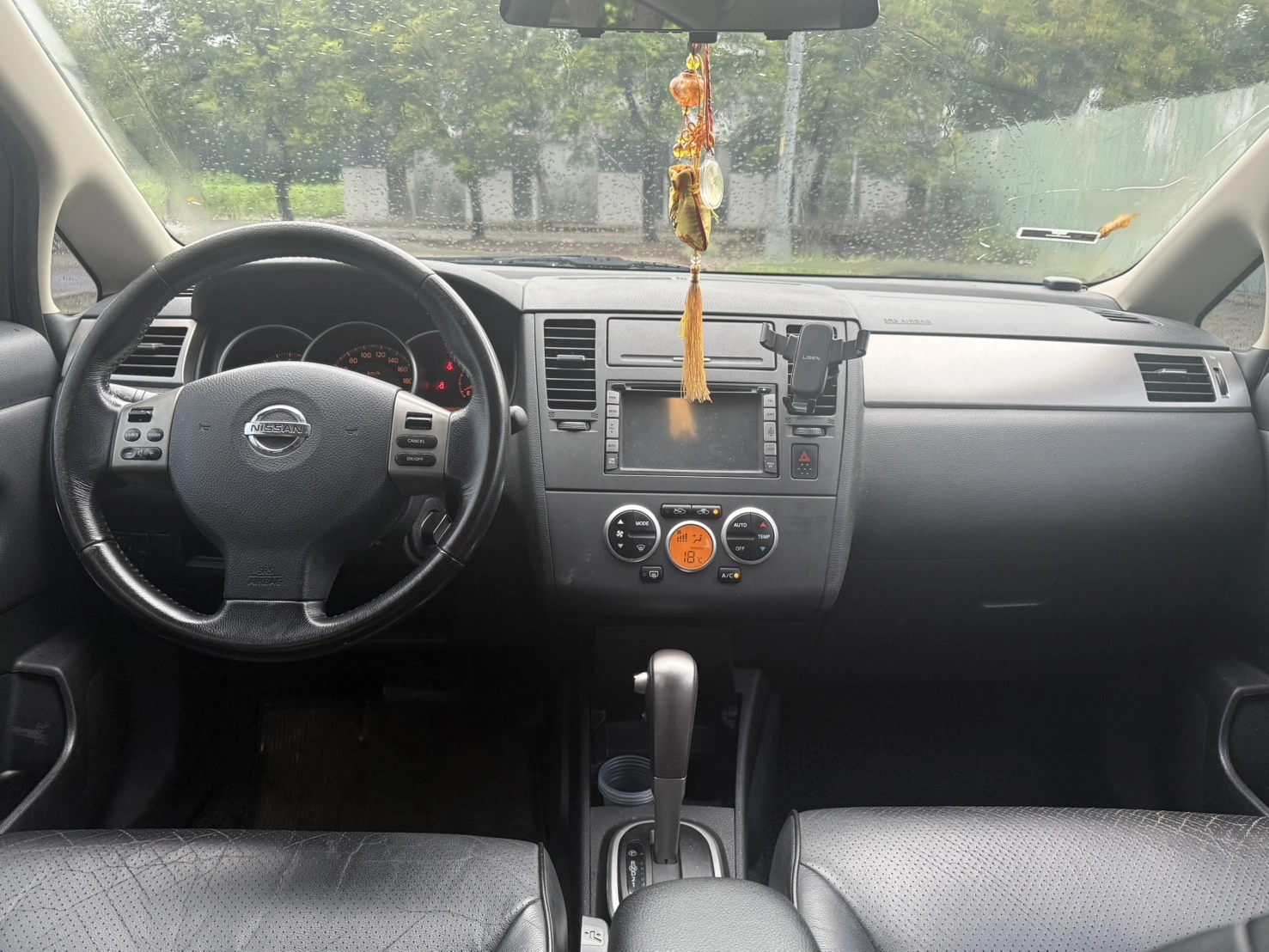 NISSAN TIIDA