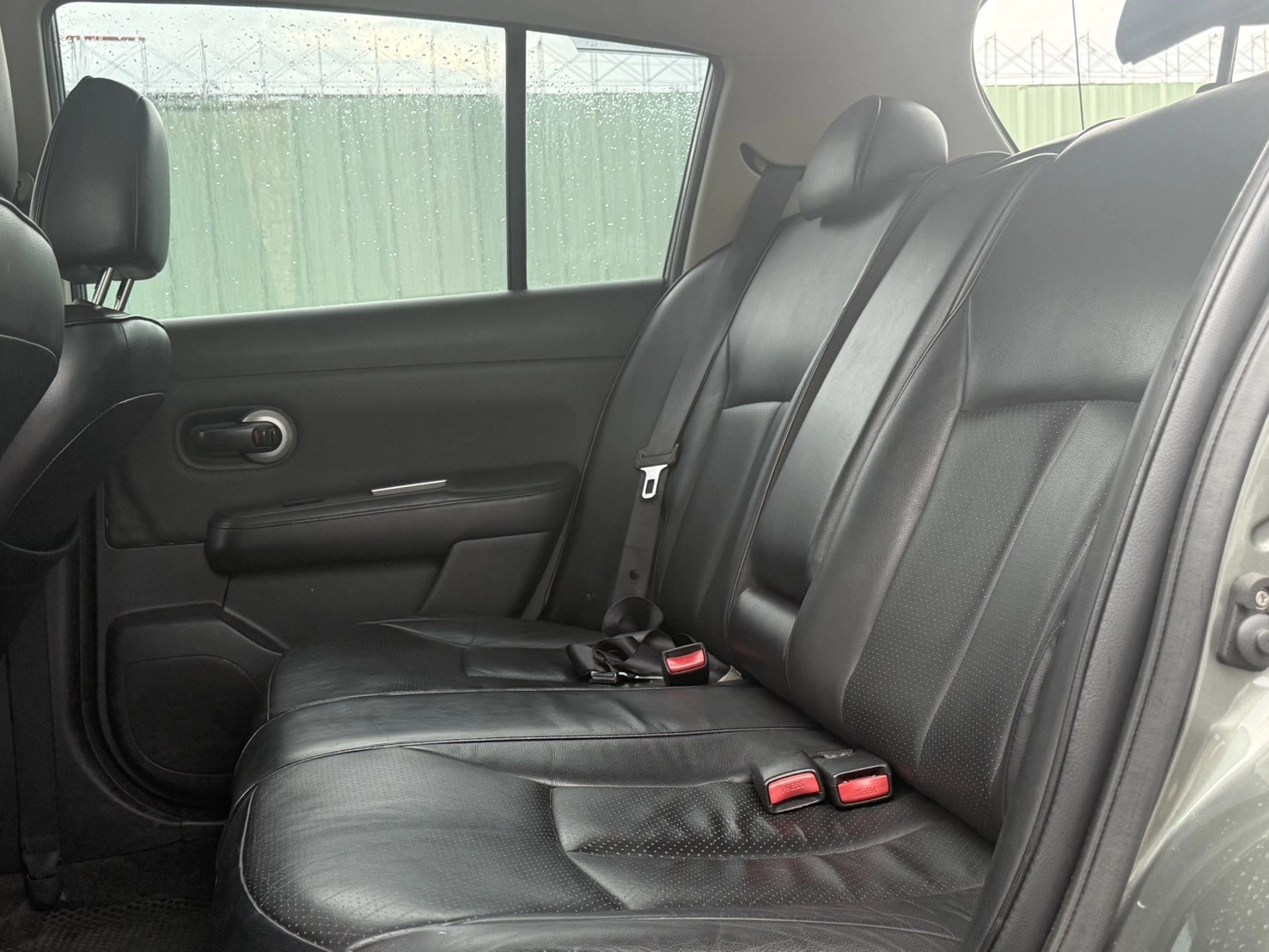 NISSAN TIIDA