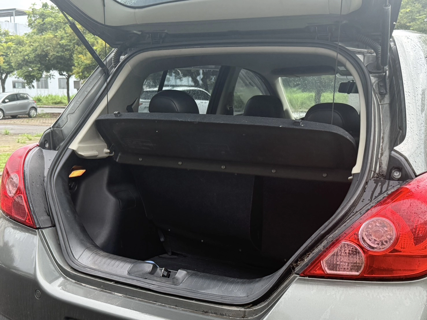 NISSAN TIIDA
