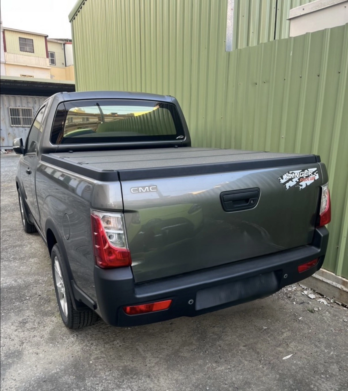 Mitsubishi Zinger Pickup