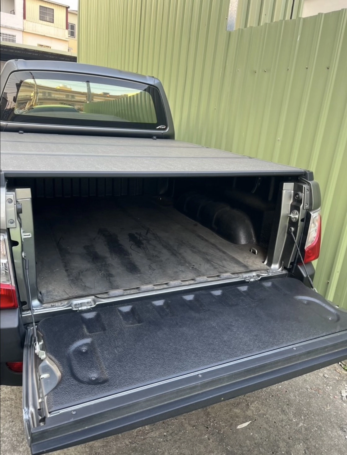 Mitsubishi Zinger Pickup