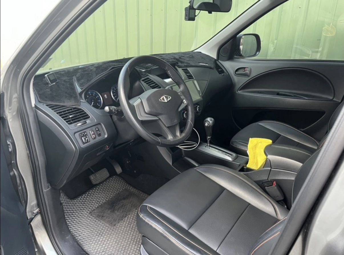 Mitsubishi Zinger Pickup