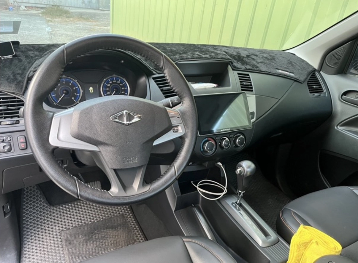 Mitsubishi Zinger Pickup