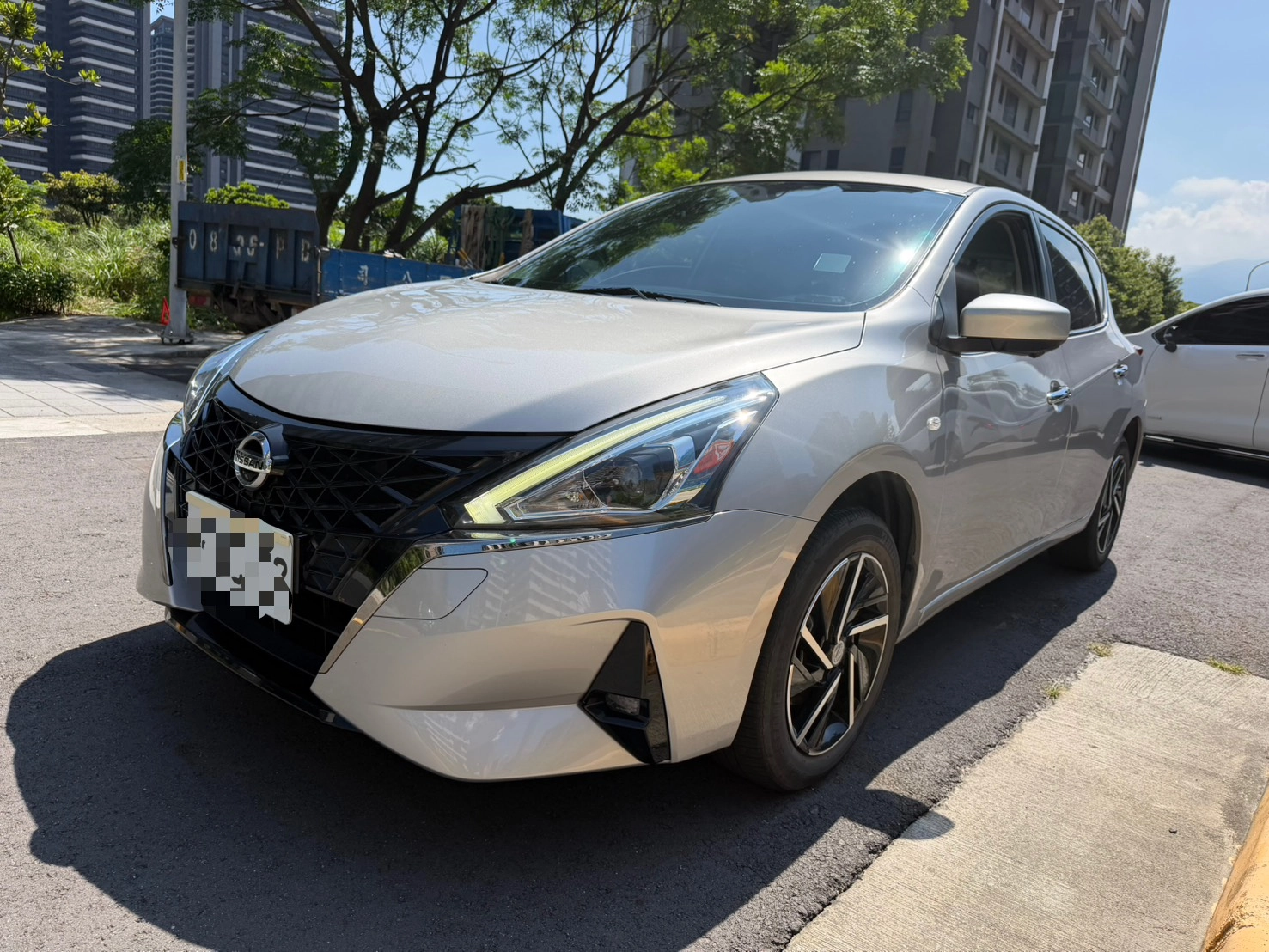 NISSAN TIIDA 1.8