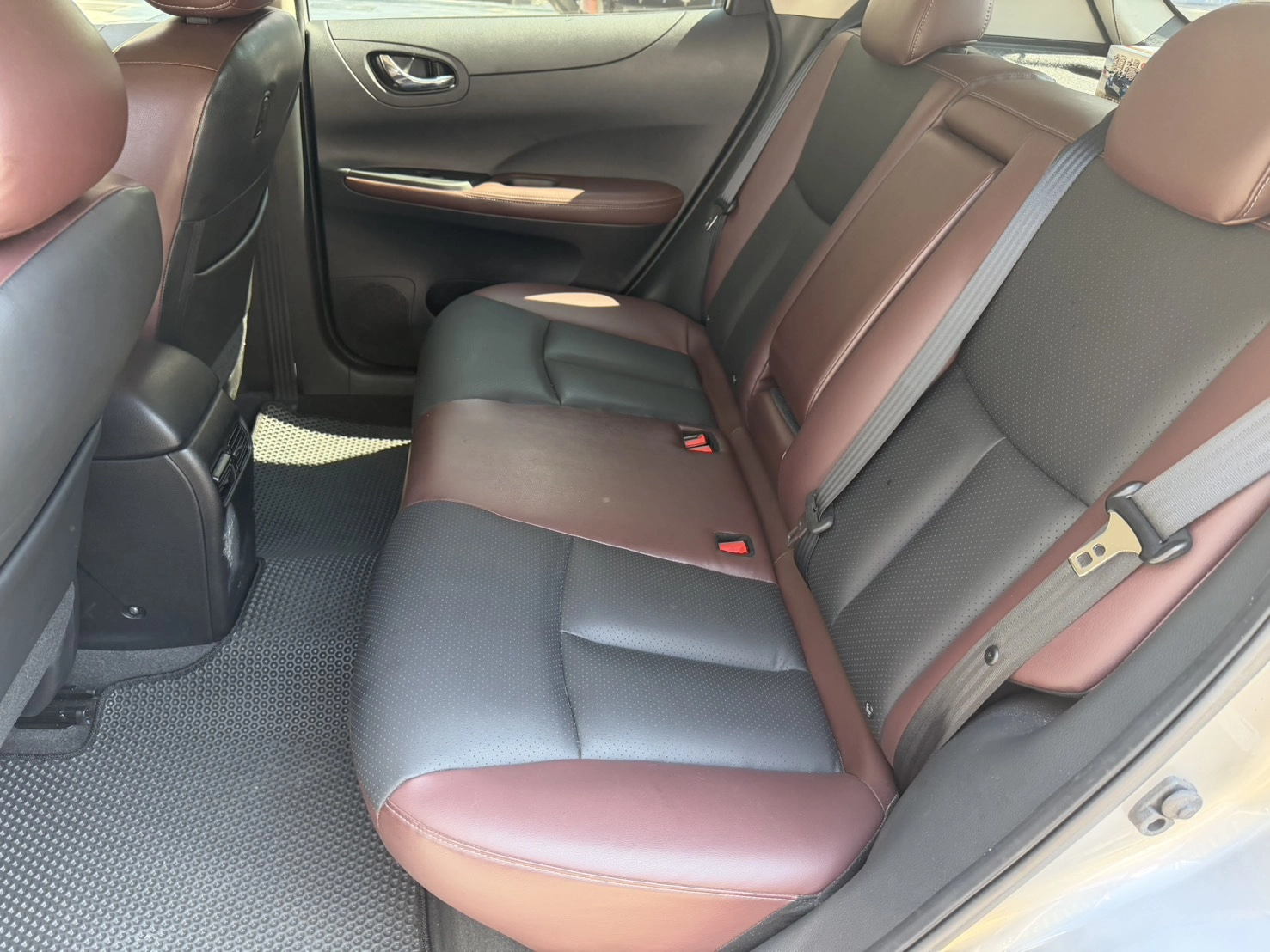NISSAN TIIDA 1.8