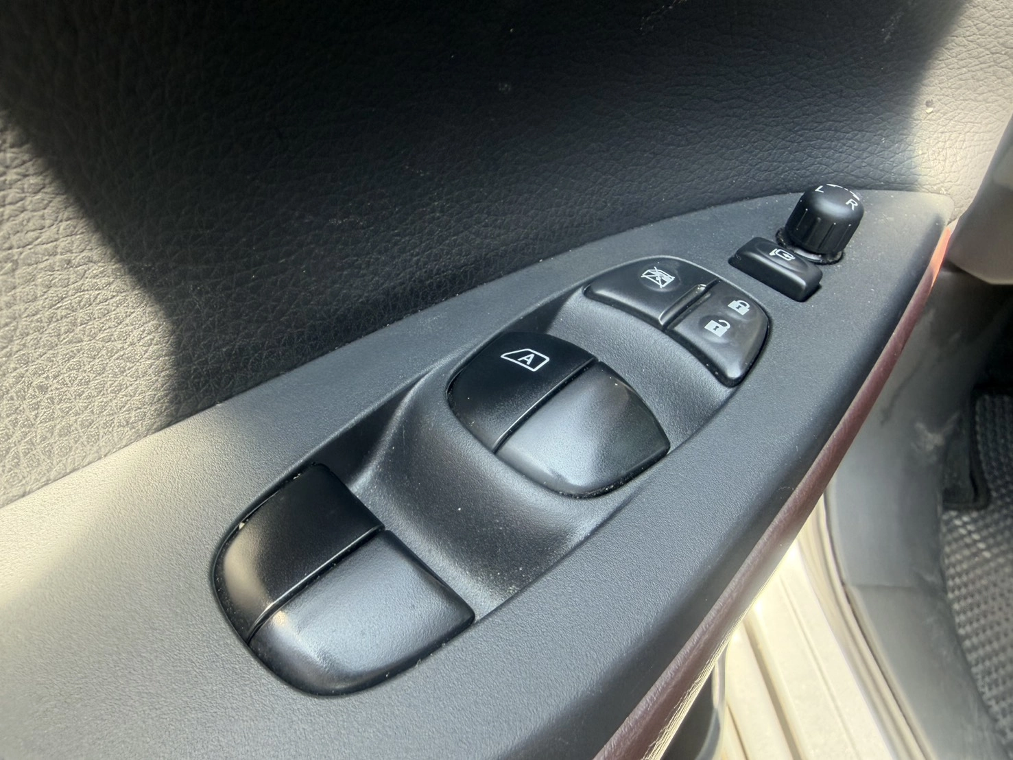NISSAN TIIDA 1.8