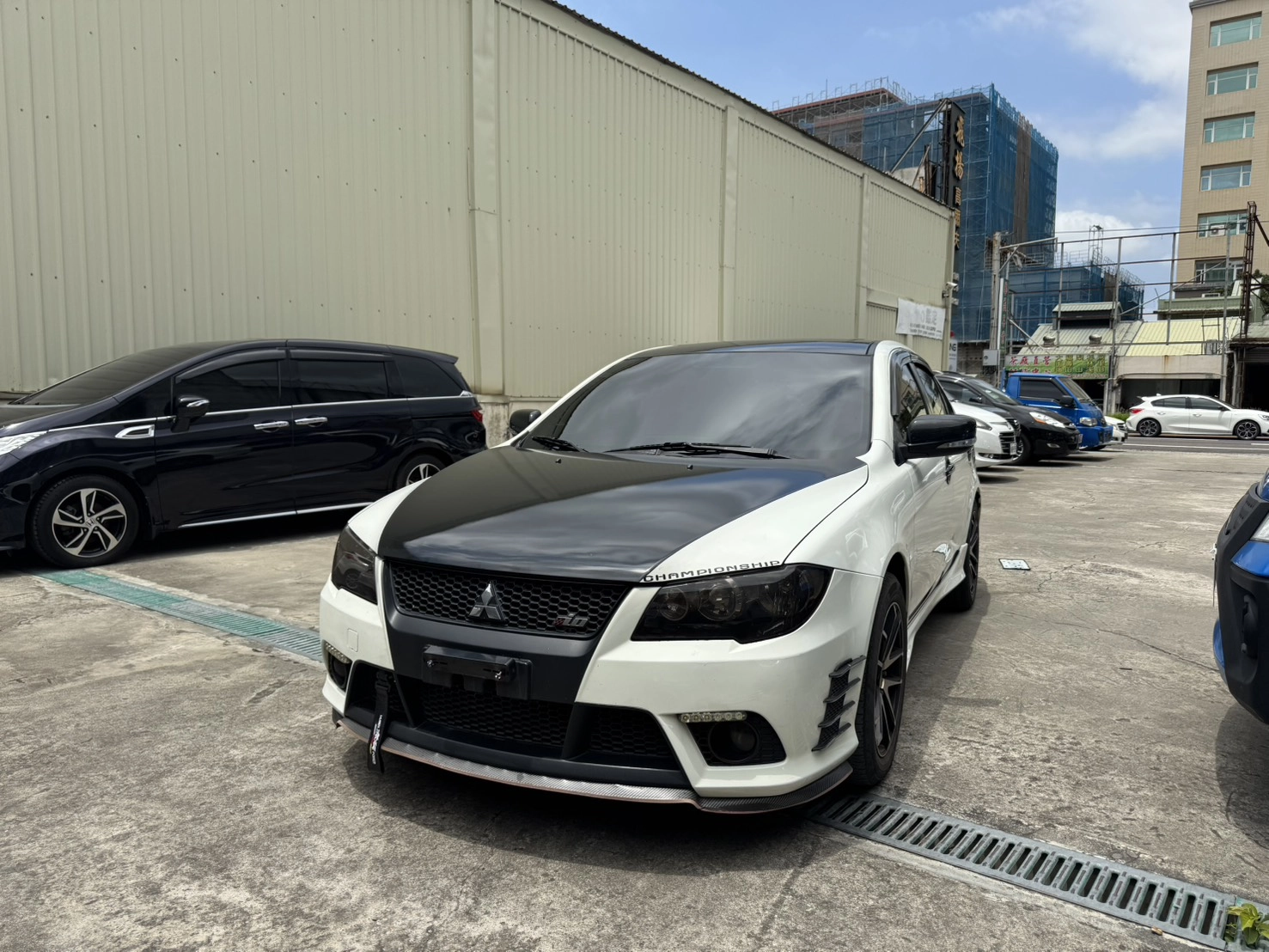 Mitsubishi Fortis 2.0